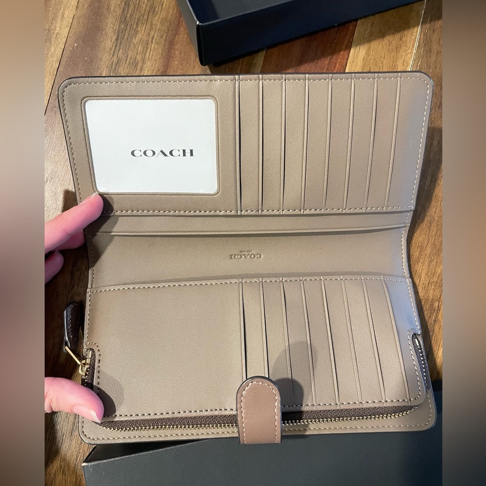 COACH leather wallet - Picture 6 of 9